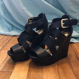 black strappy wedges